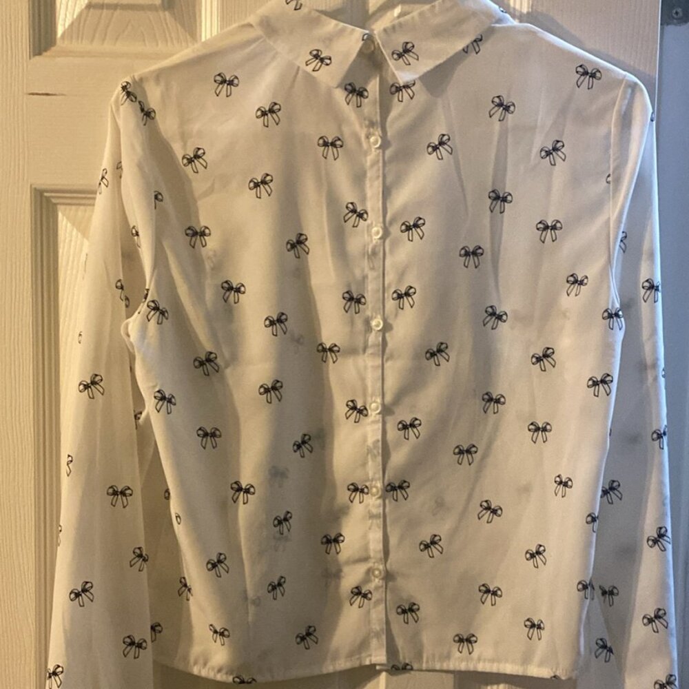 White Blouse Cropped w/bows